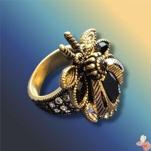 Heidi Daus Gold Tone Black Bee Statement Ring Size 6 (READ) /300